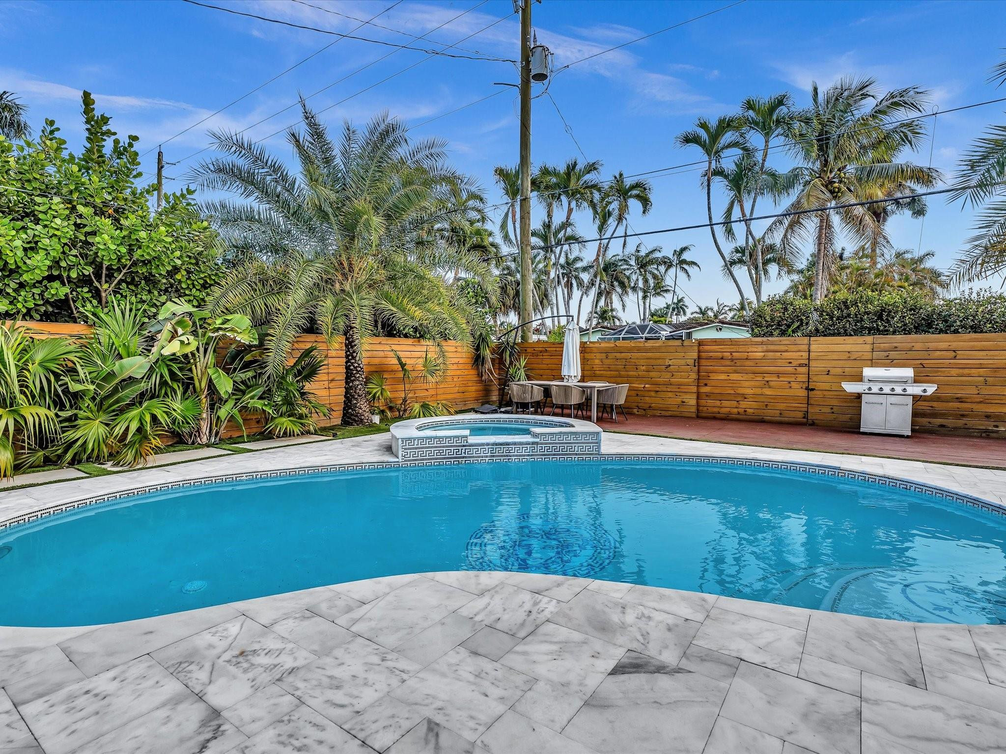 Hollywood 1-21 B - Residential