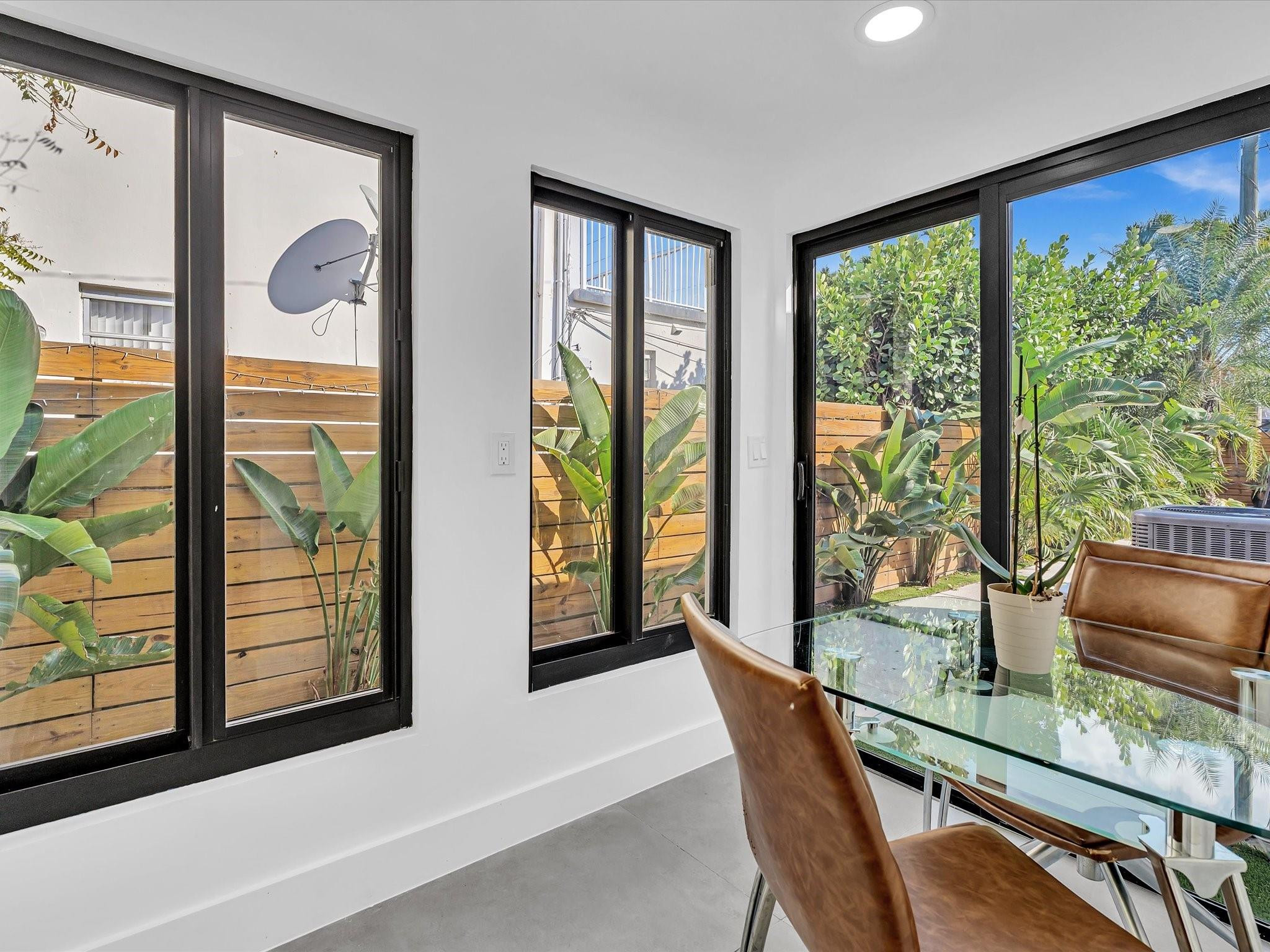 Hollywood 1-21 B - Residential