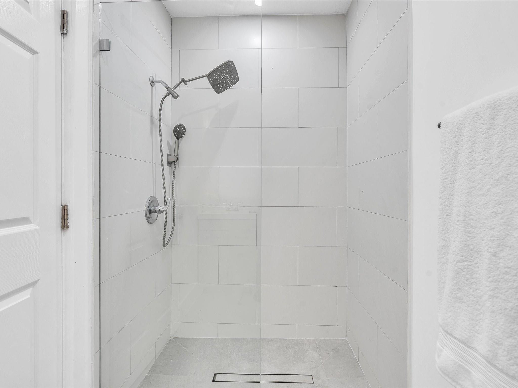 Hollywood 1-21 B - Residential