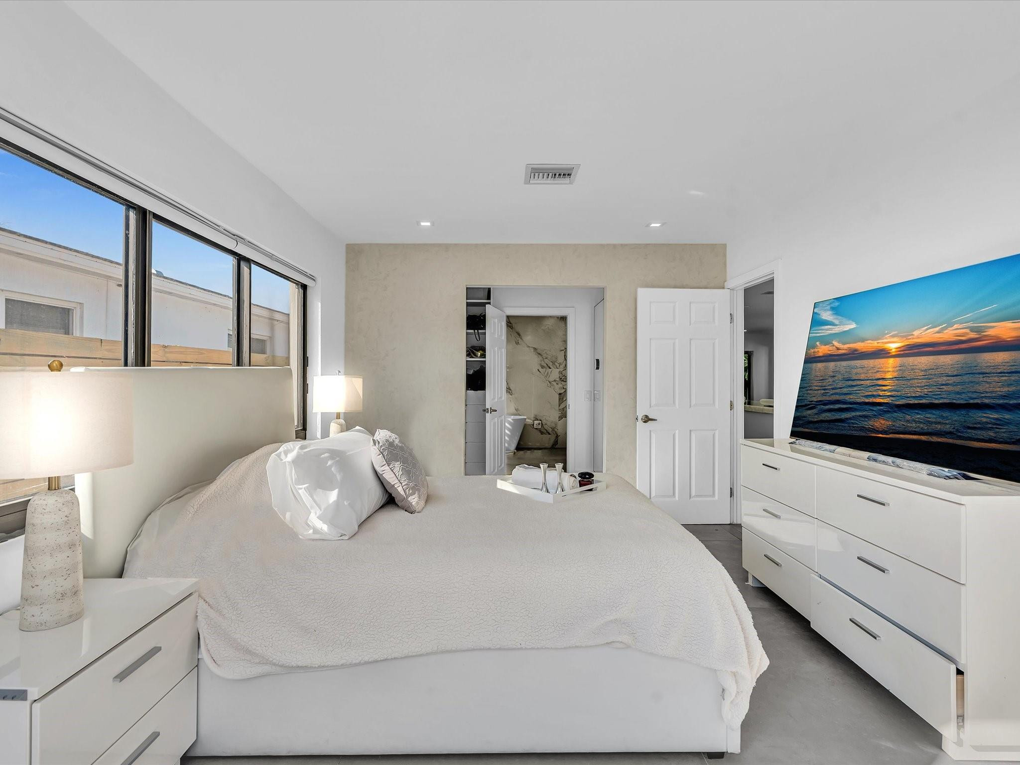 Hollywood 1-21 B - Residential