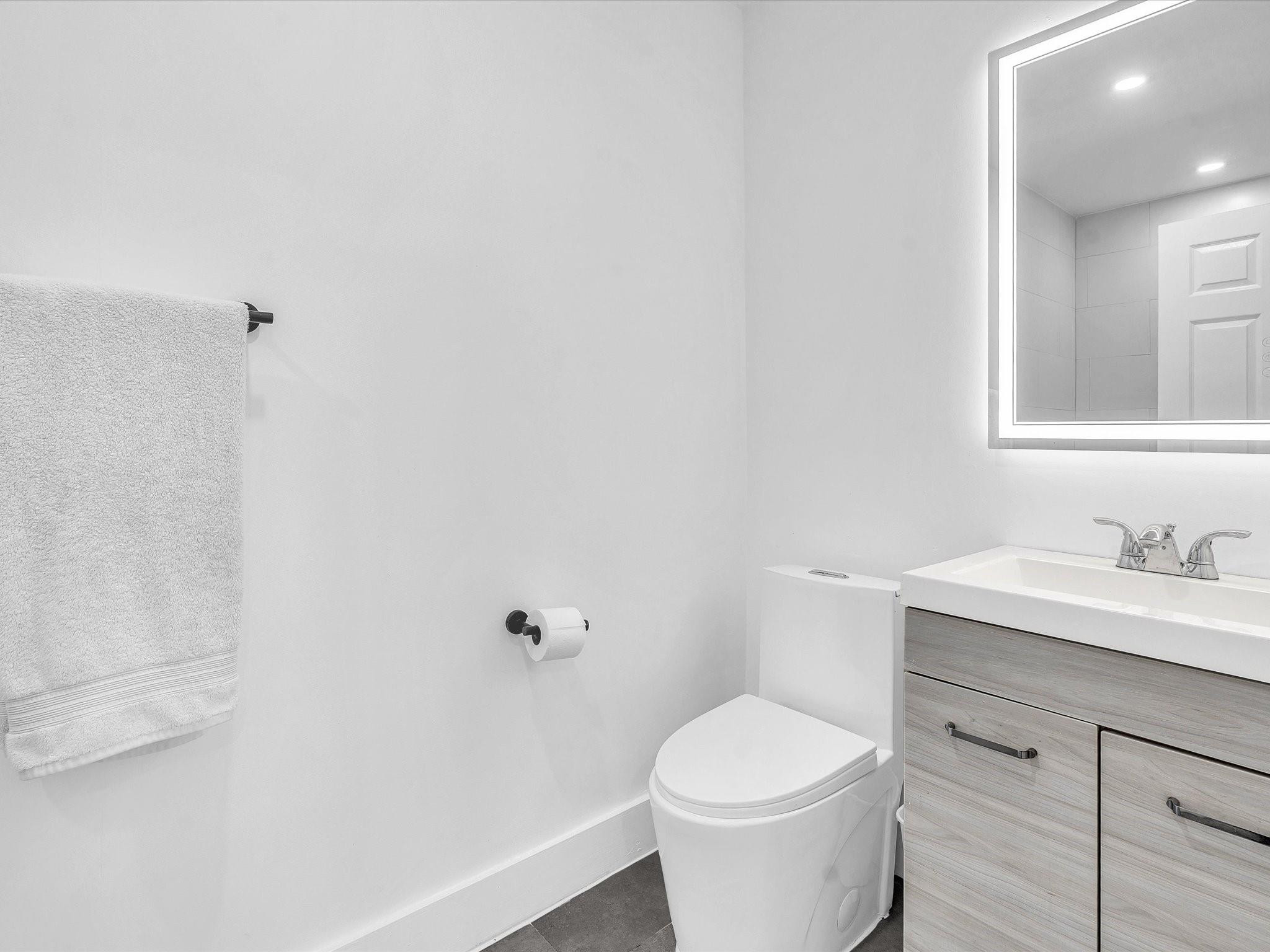 Hollywood 1-21 B - Residential