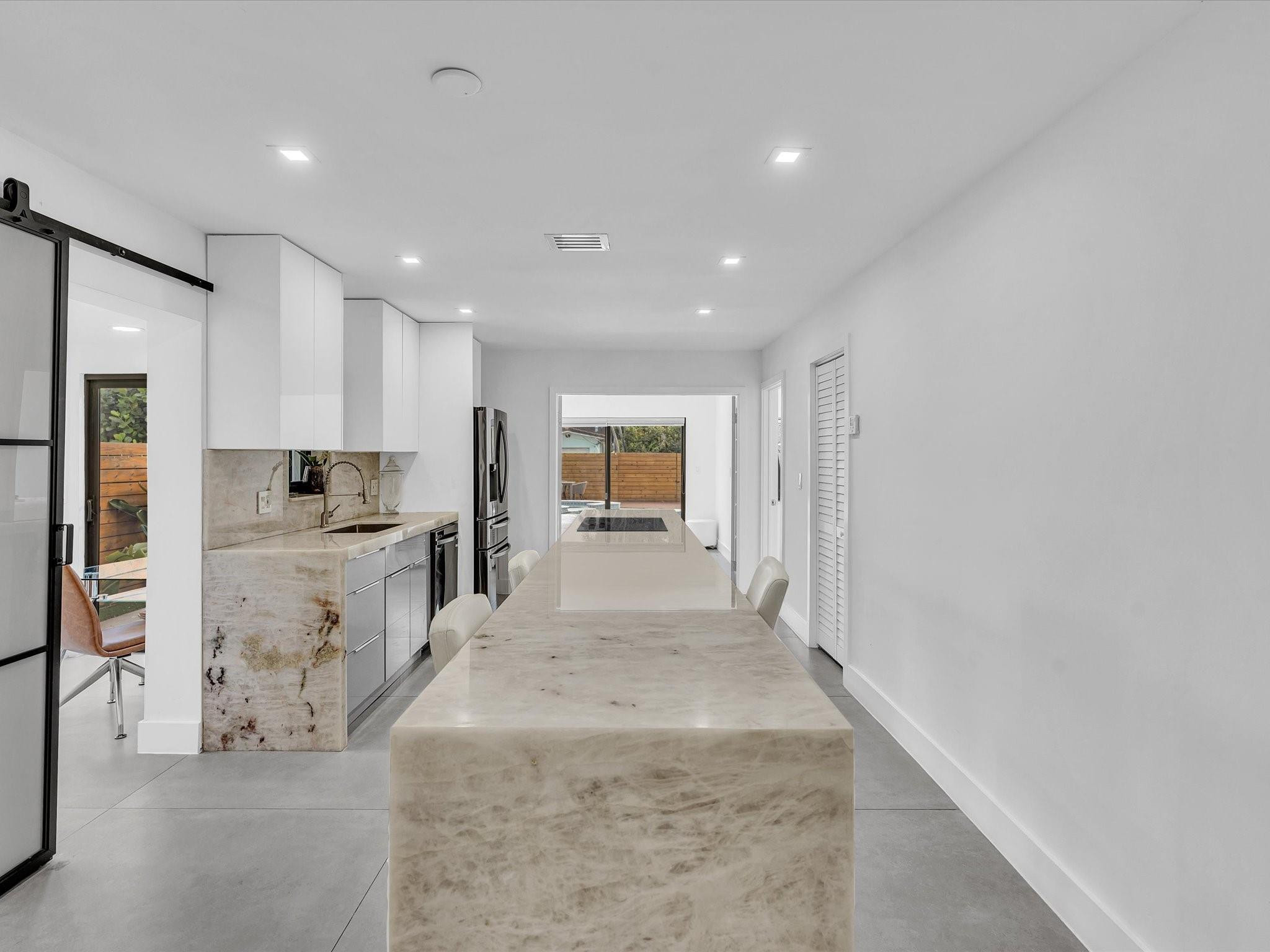 Hollywood 1-21 B - Residential