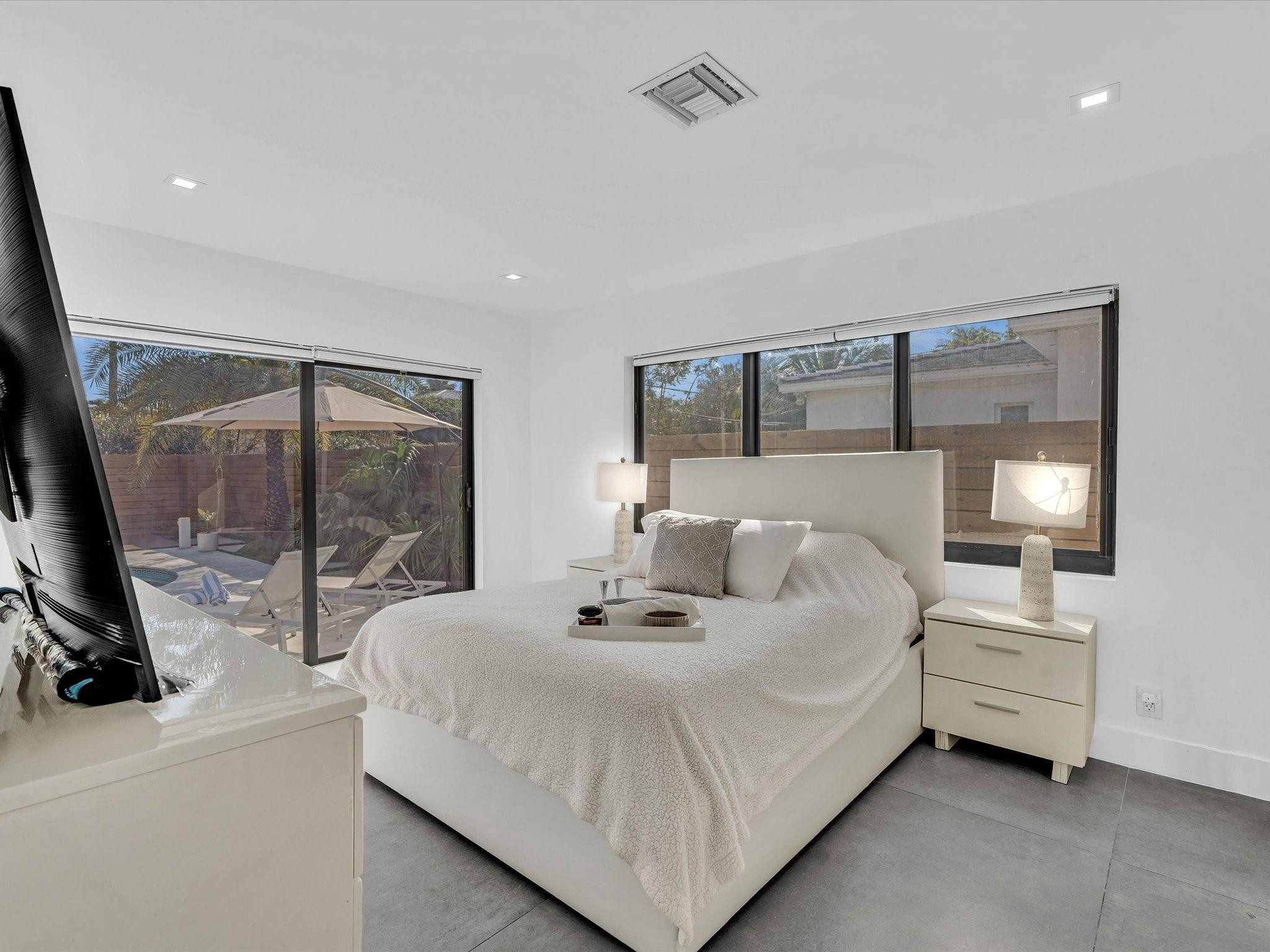 Hollywood 1-21 B - Residential