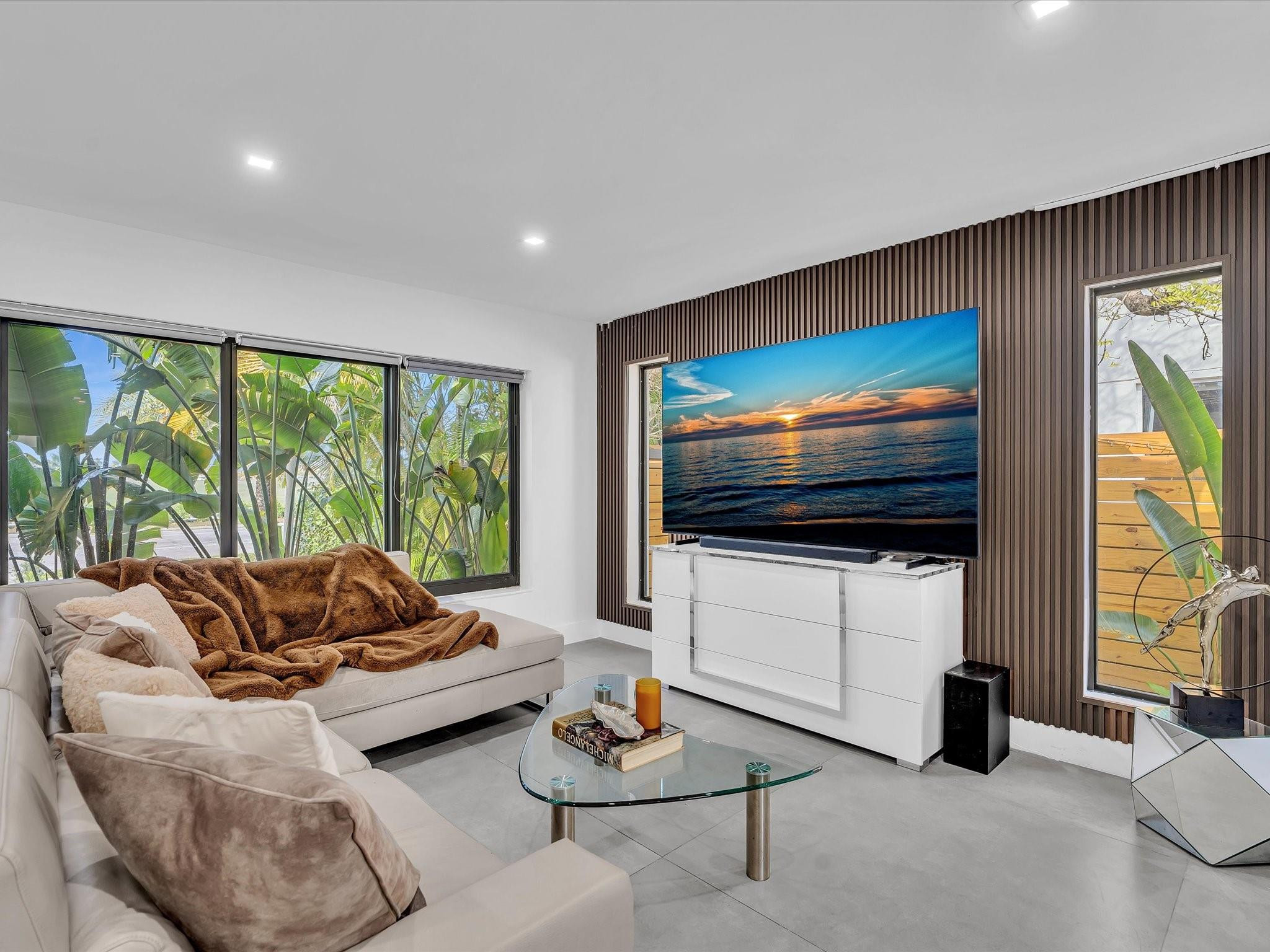 Hollywood 1-21 B - Residential