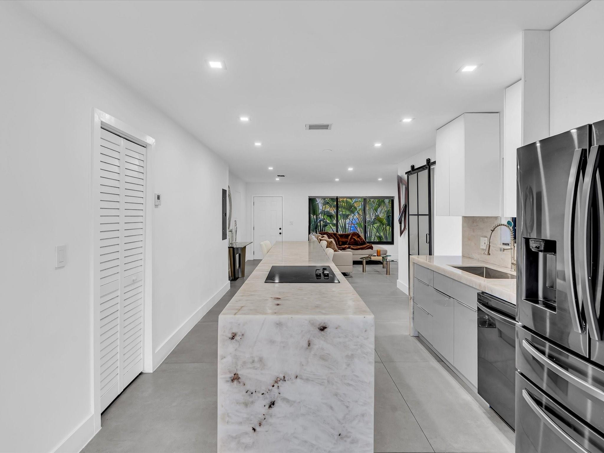 Hollywood 1-21 B - Residential