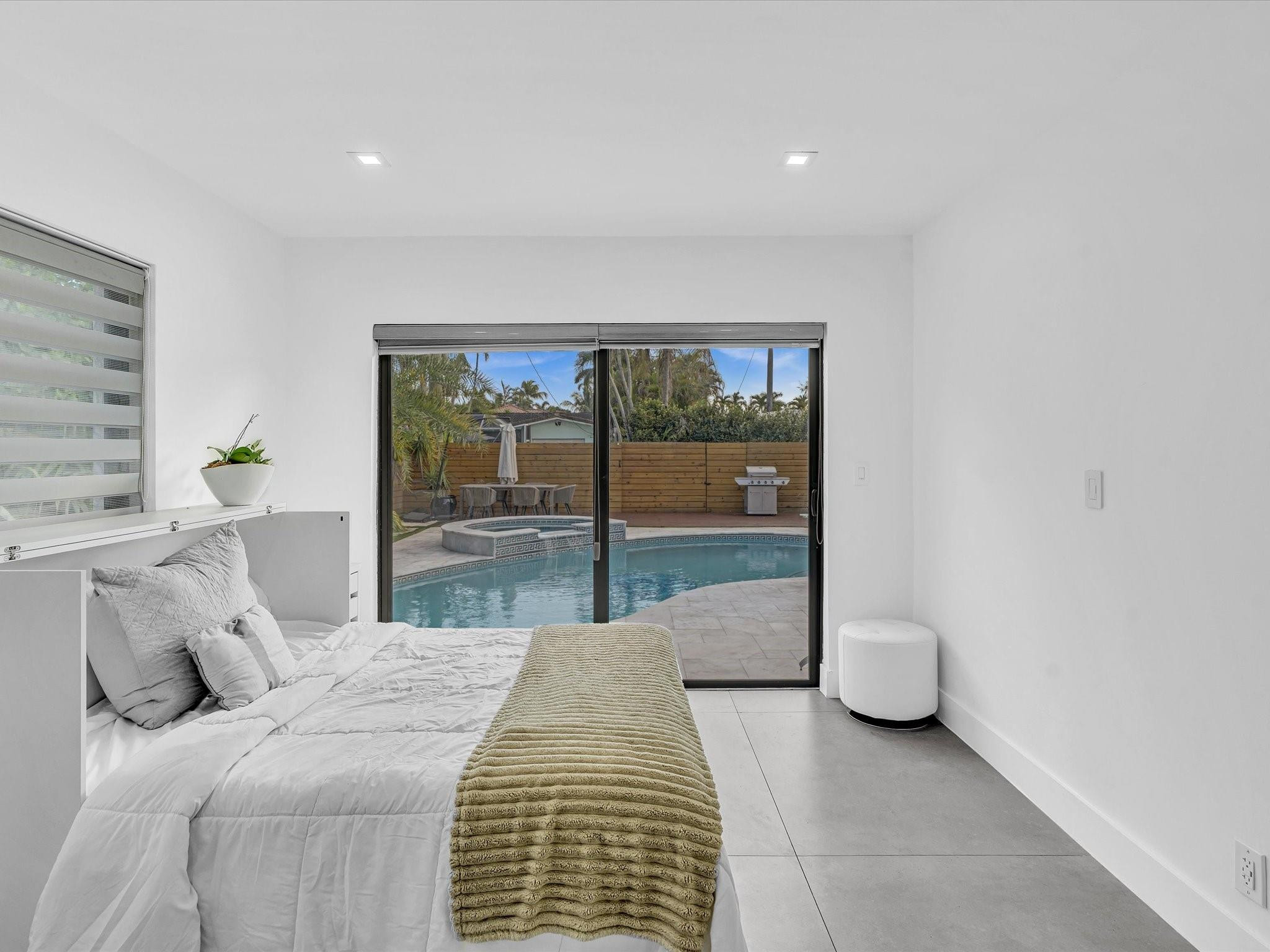 Hollywood 1-21 B - Residential