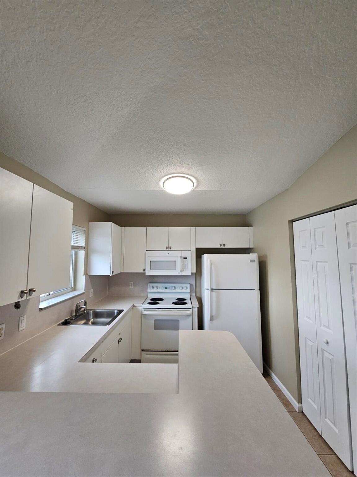 COVE AT BRIAR BAY CONDO - Residential Lease