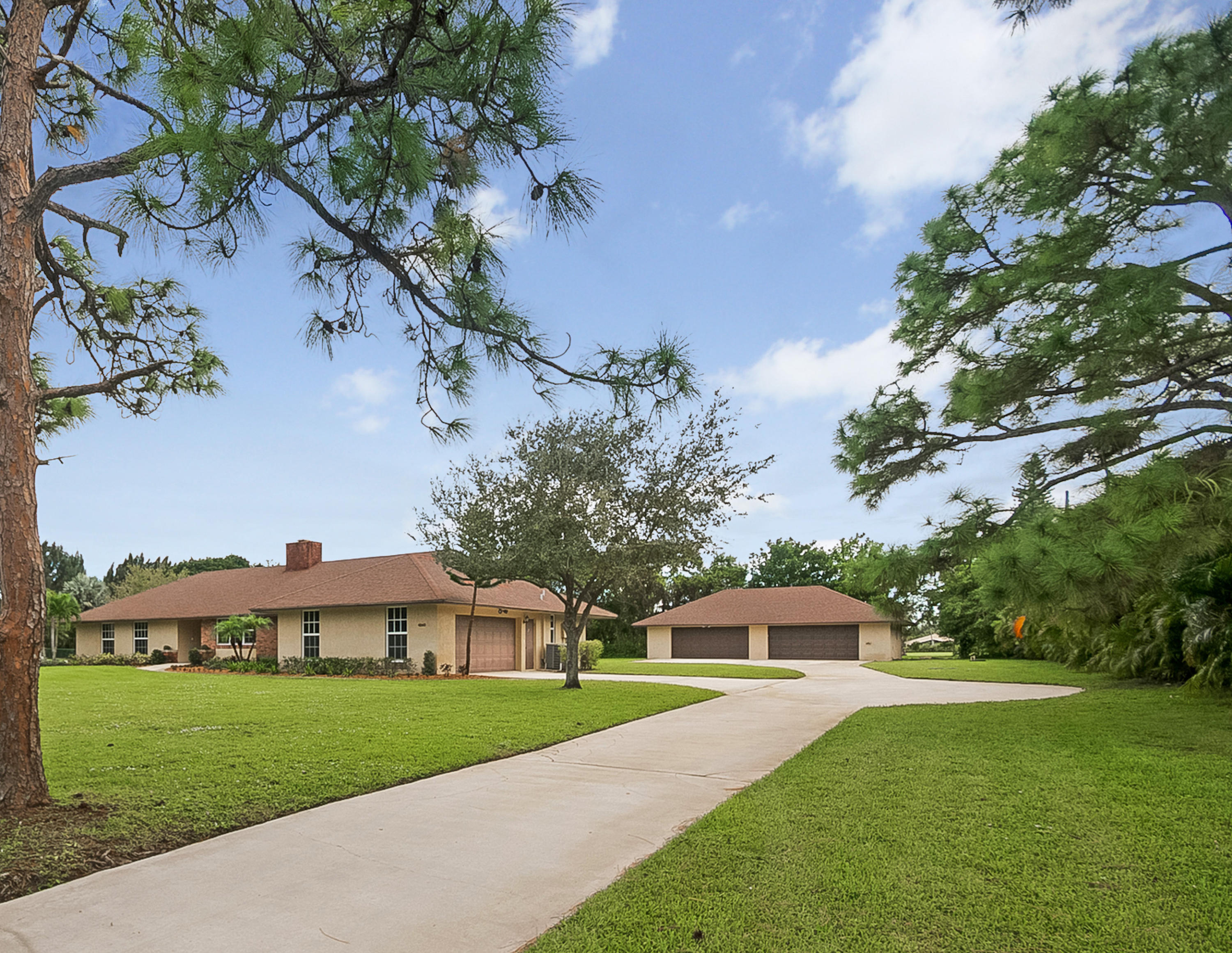 Sitting on almost an acre land, this 4 bedroom home with an oversized 2 car and a separate 4 car garage, only 15 minutes from Delray's Atlantic Ave and the beach describe this unique opportunity. Kingsland is Delray's best kept secret. An enclave of 55 homes with acre lots & mature trees. This ideal family home with large bedrooms, double fire place, separate breakfast room & formal dining with 2850 sq.ft. home features cathedral ceilings, impact windows, updated kitchen, new appliances & a huge family room facing a spacious patio & backyard that has room for a pool and even a tennis court. In addition to the 2 car garage, the 1200 sq. ft., the 4- car detached garage with water and electricity can be converted into an"in-law" suite. Pet friendly, no HOA, west of I-95 & east of the Tpk.