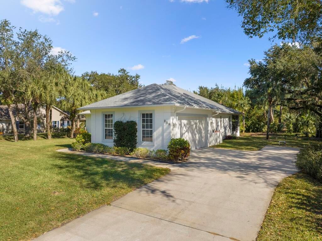 Photo of 540 35th Avenue SW, Vero Beach, FL 32968 (MLS # R11150521)
