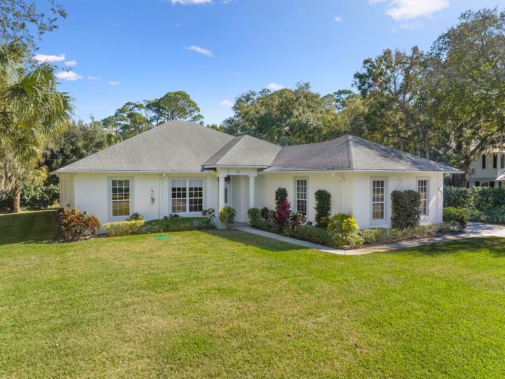 Photo of 540 35th Avenue SW, Vero Beach, FL 32968 (MLS # R11150521)
