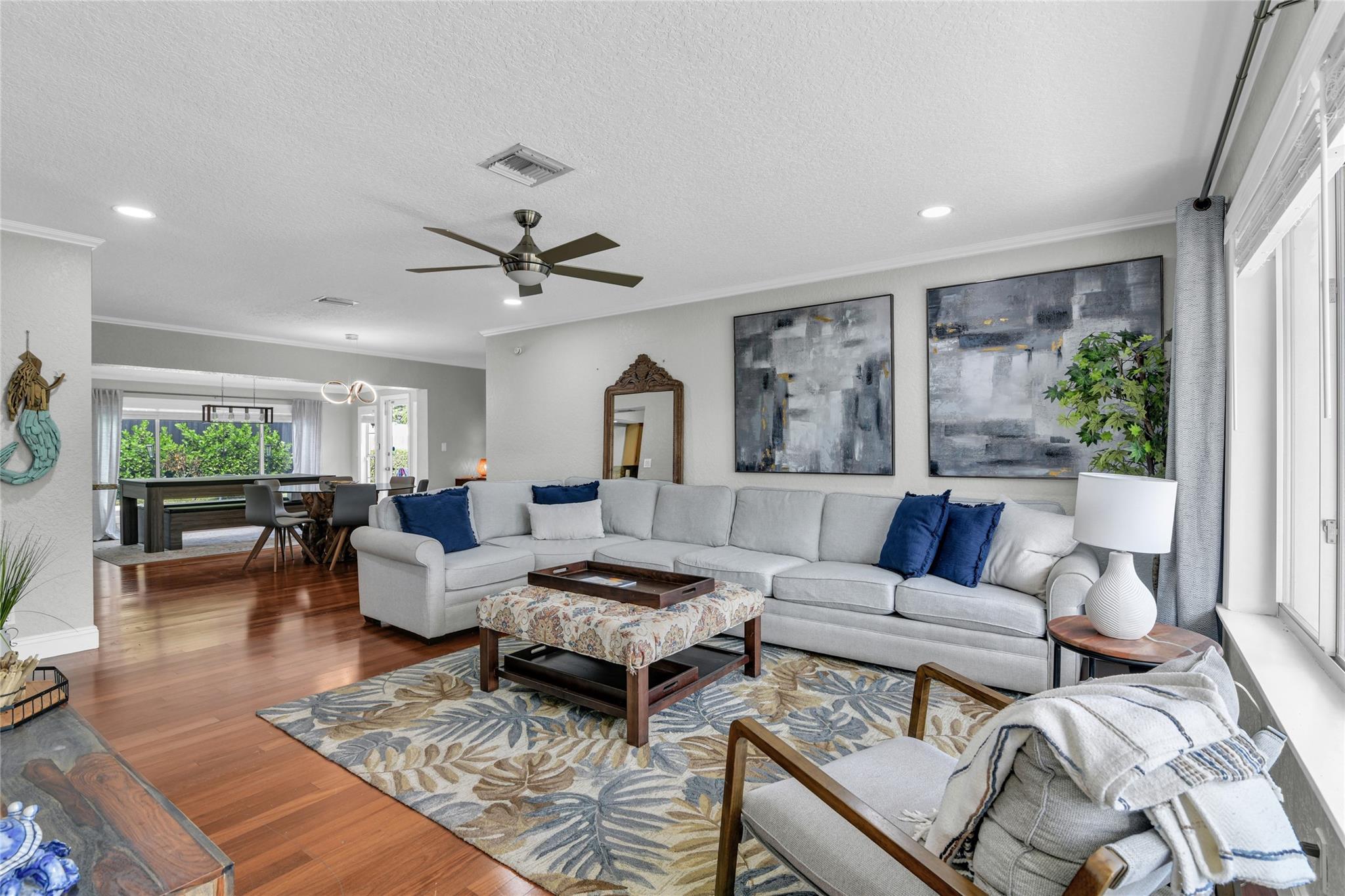 739 SE 9th Avenue