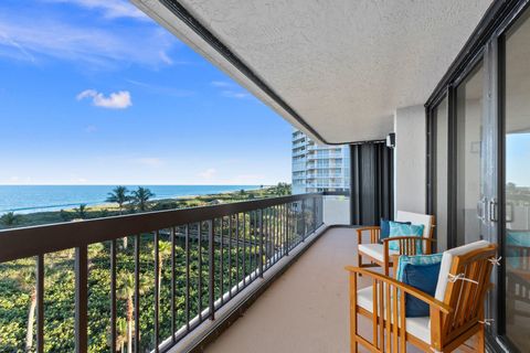 A home in Hutchinson Island