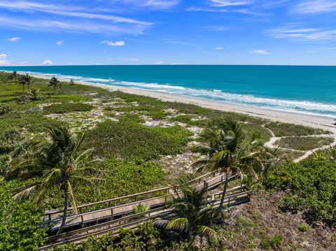 A home in Hutchinson Island