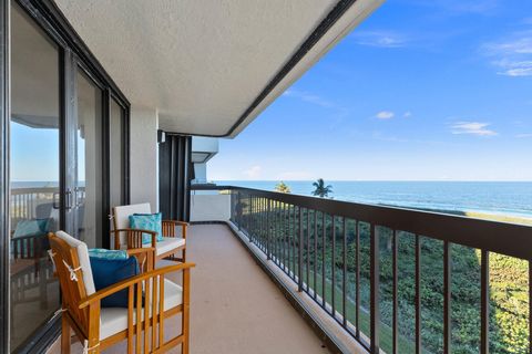 A home in Hutchinson Island