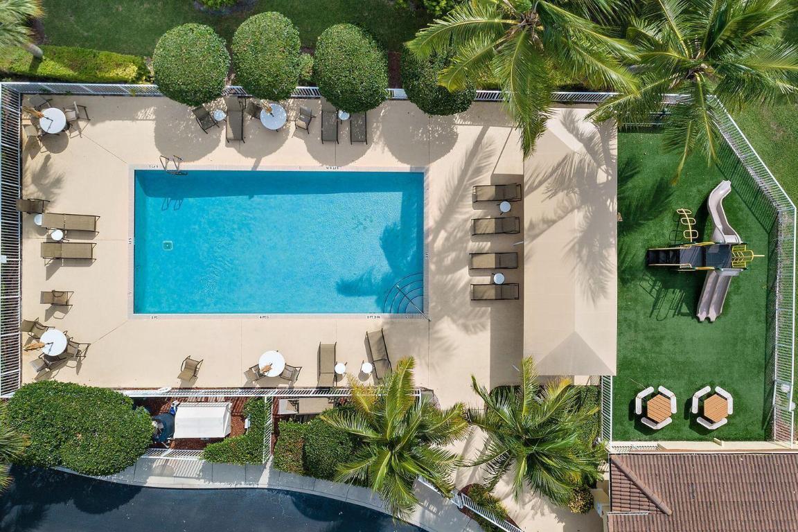 TEQUESTA TRACE CONDO - Residential