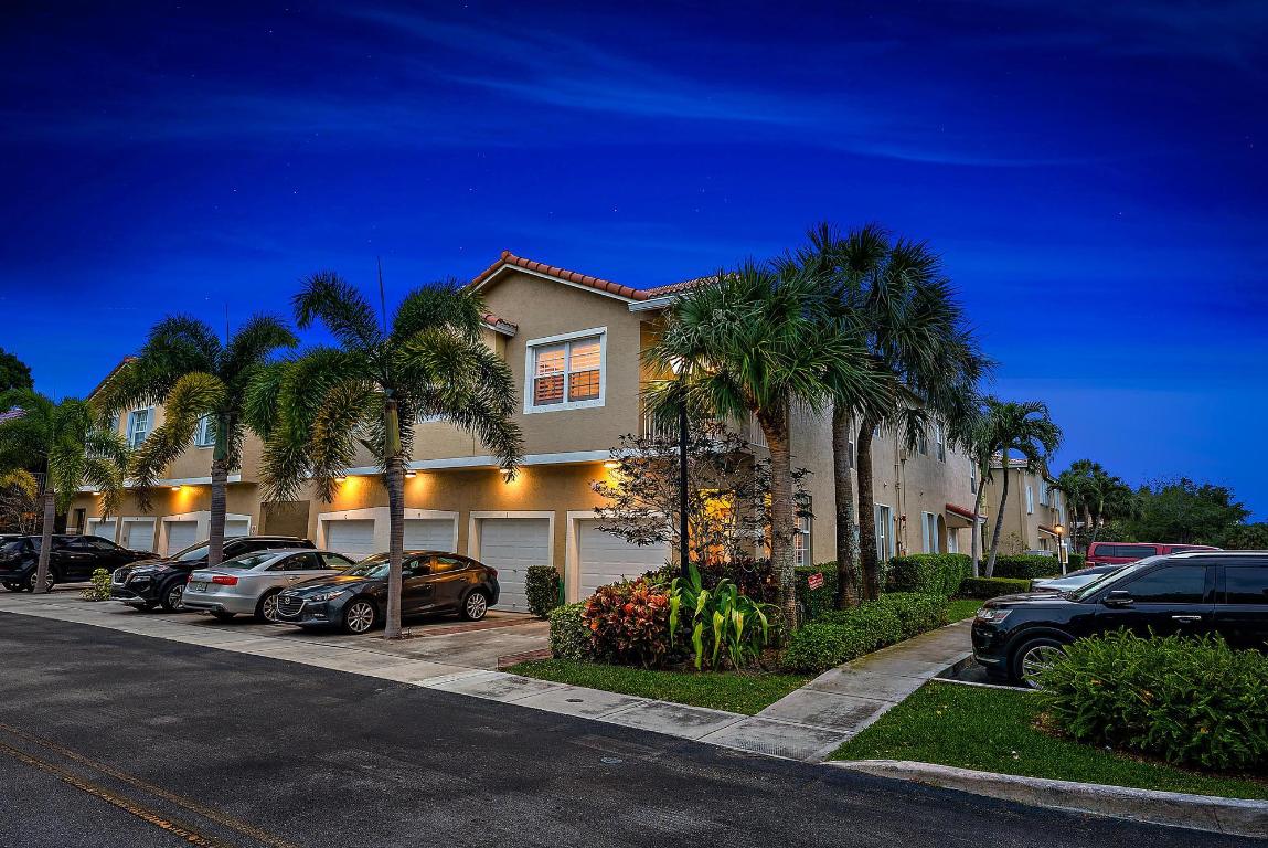 TEQUESTA TRACE CONDO - Residential