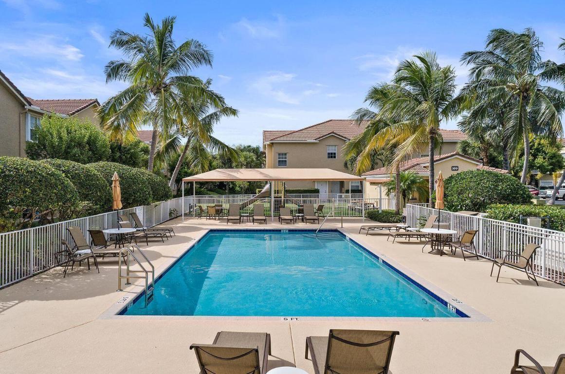 TEQUESTA TRACE CONDO - Residential