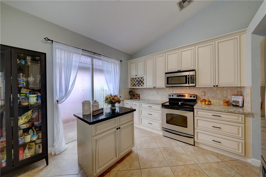 Lyons West 137-40 B - Residential