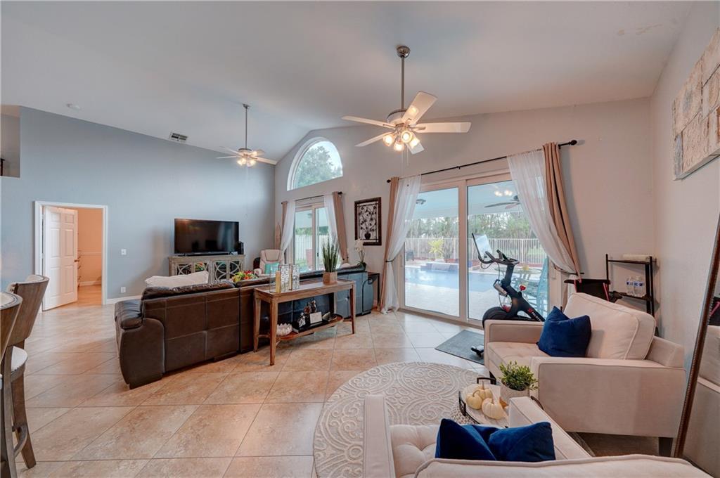 Lyons West 137-40 B - Residential