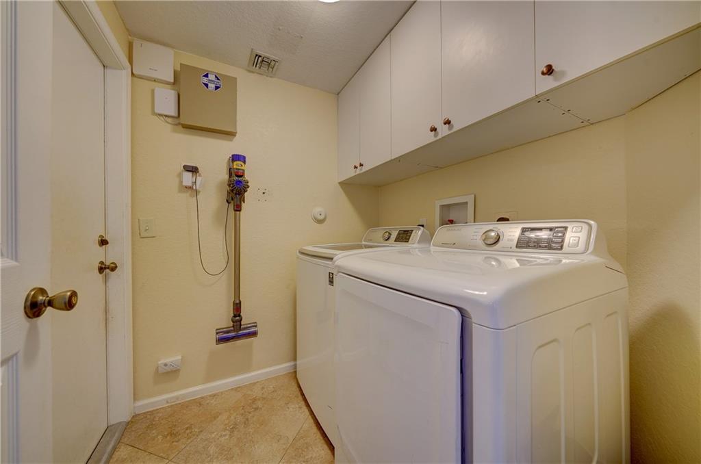 Lyons West 137-40 B - Residential
