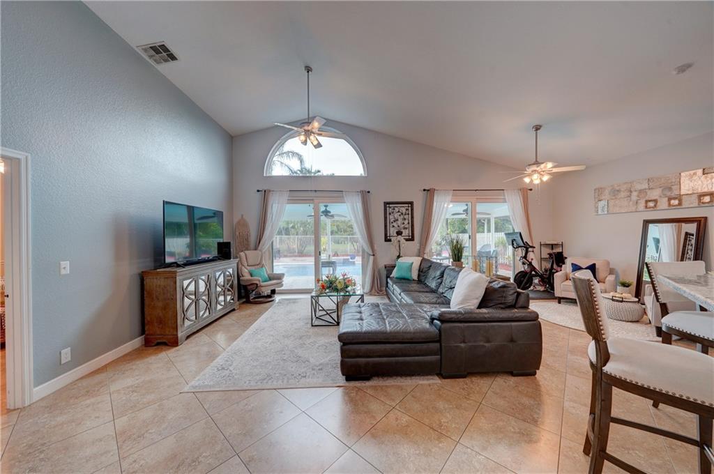 Lyons West 137-40 B - Residential