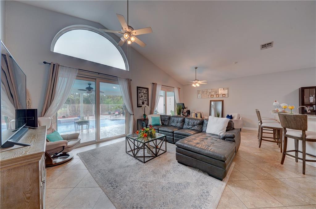 Lyons West 137-40 B - Residential