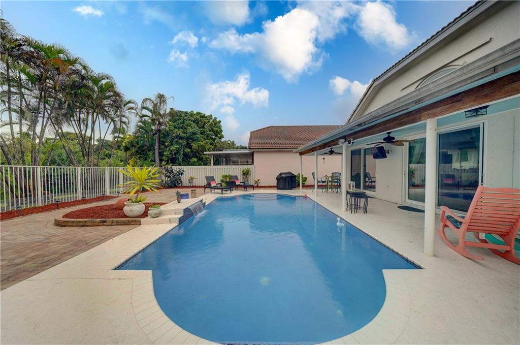 Lyons West 137-40 B - Residential