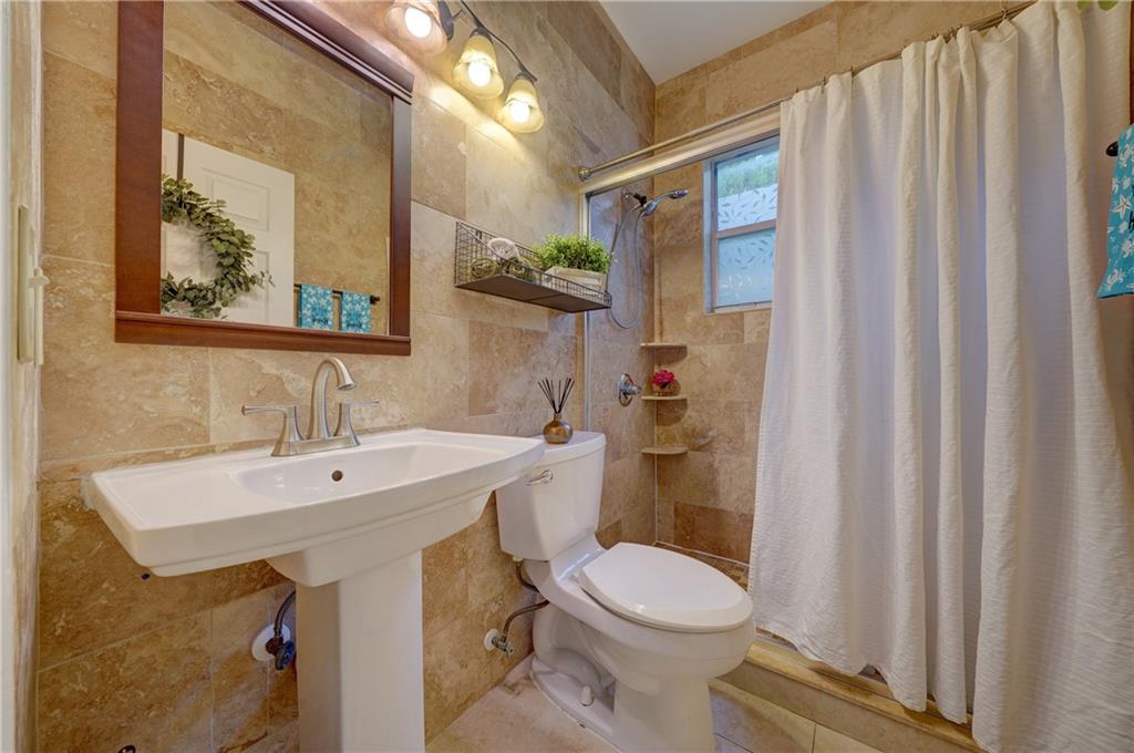 Lyons West 137-40 B - Residential