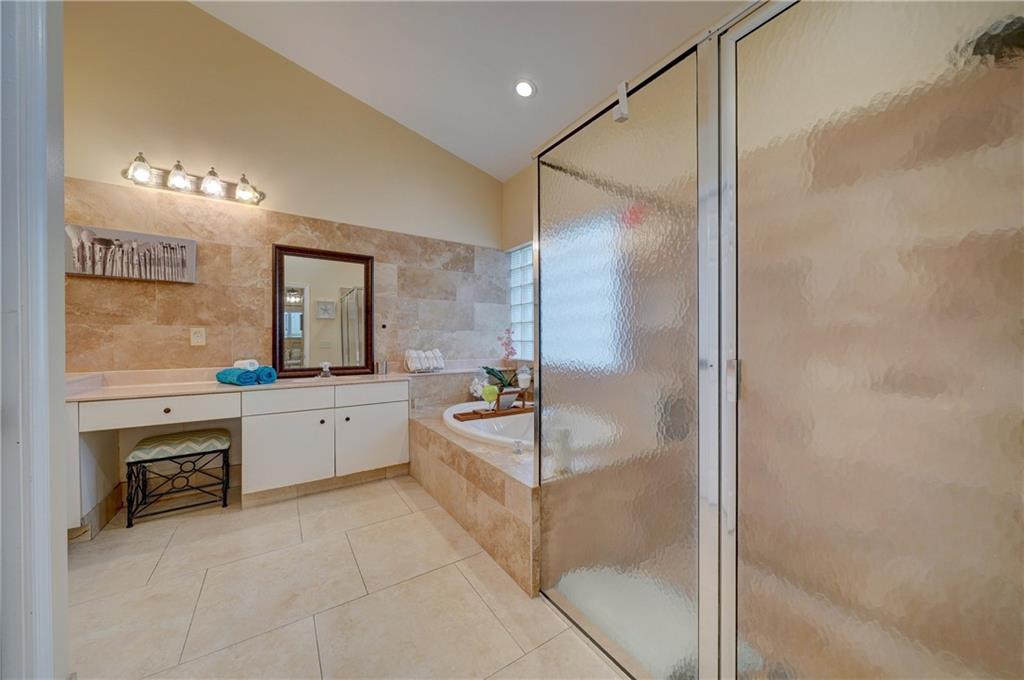 Lyons West 137-40 B - Residential