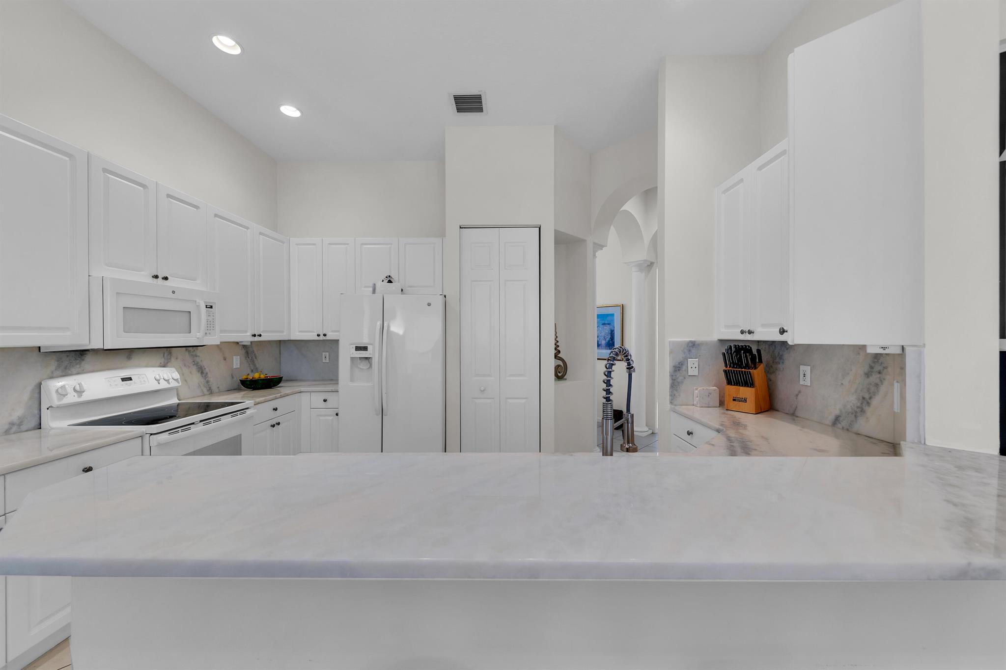 6538 Arno Way