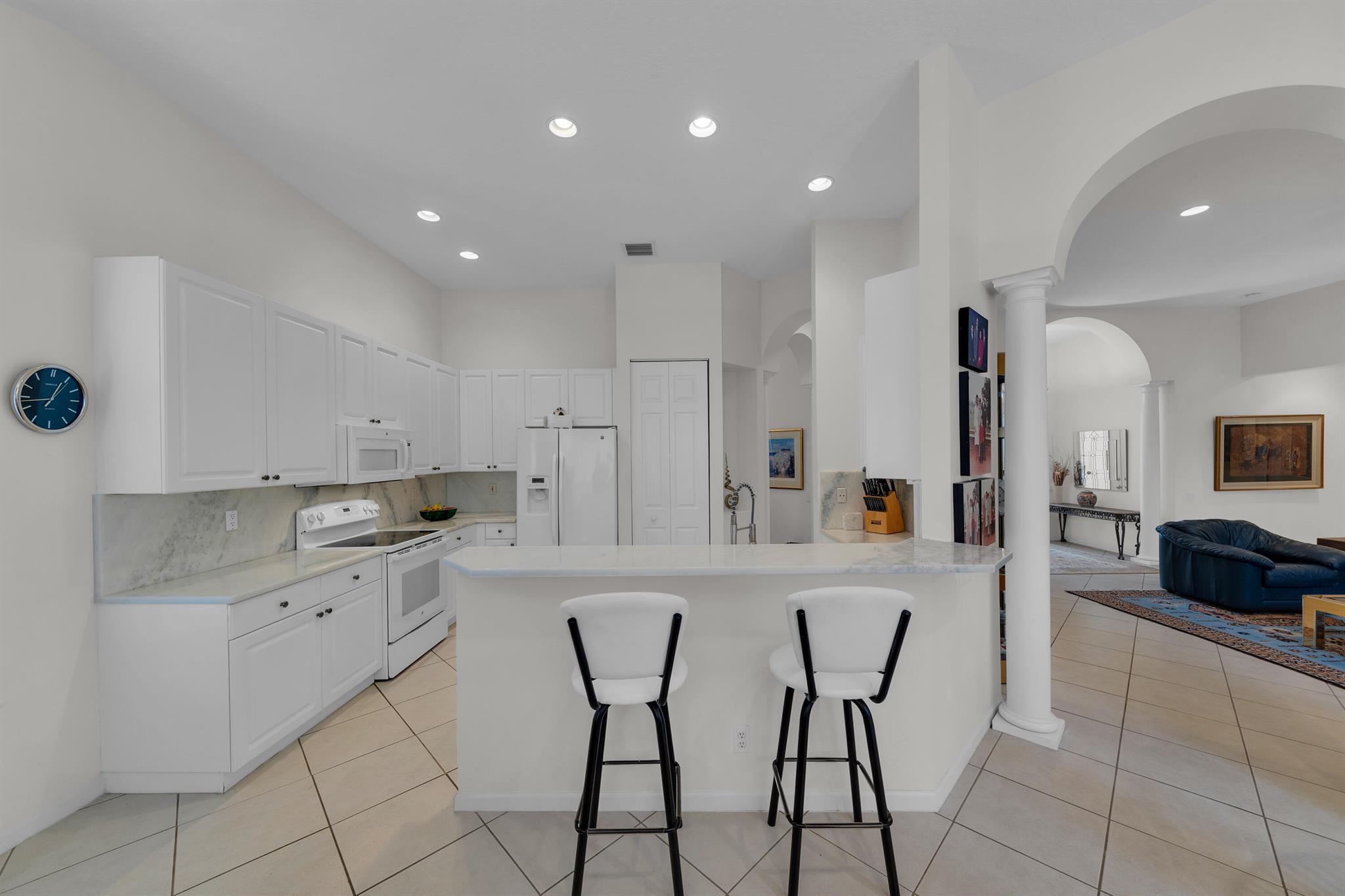 6538 Arno Way