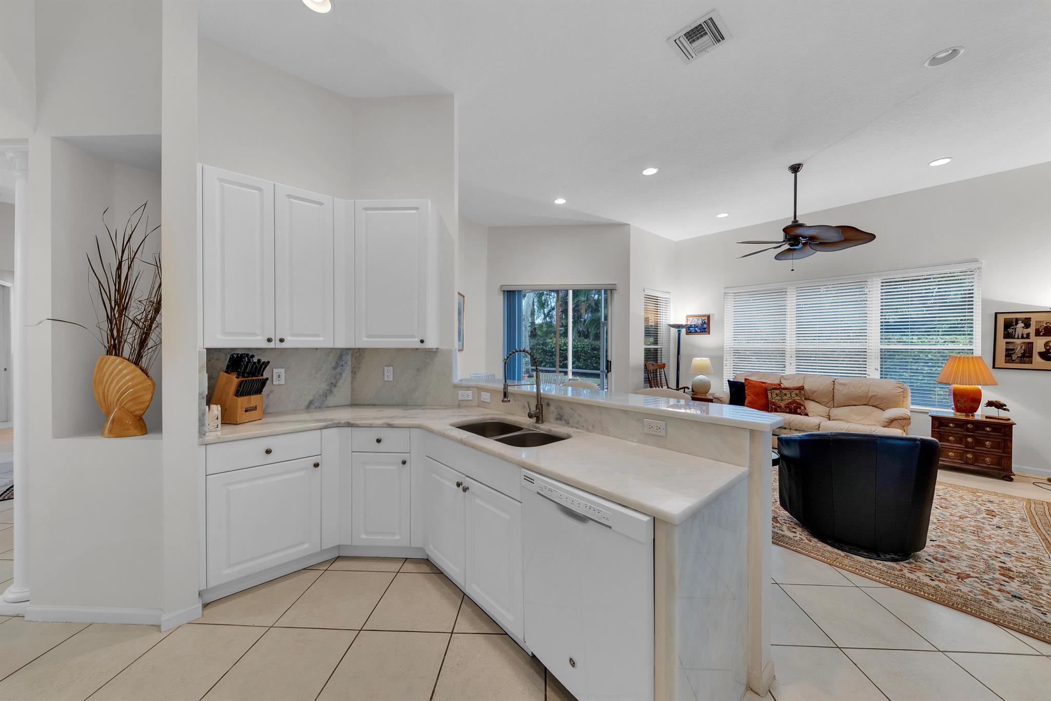 6538 Arno Way