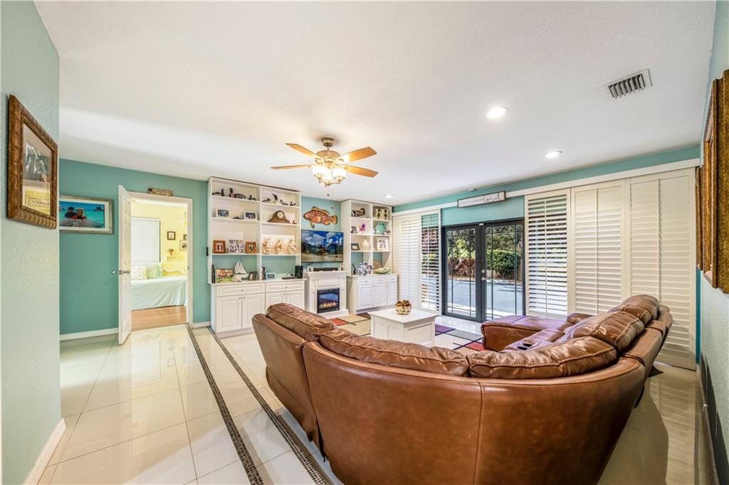 DAVIE OAKS,VAN KIRK GROVE - Residential