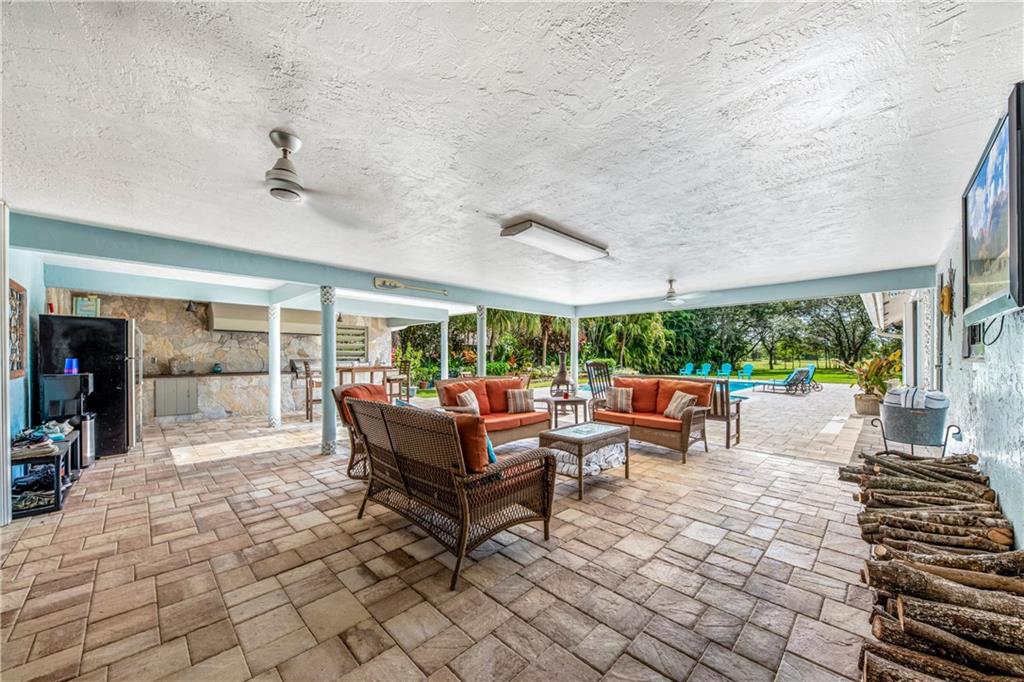 DAVIE OAKS,VAN KIRK GROVE - Residential