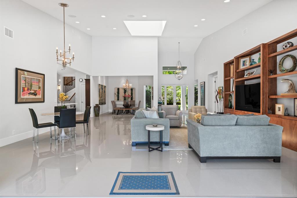 ADMIRALS COVE - Residential