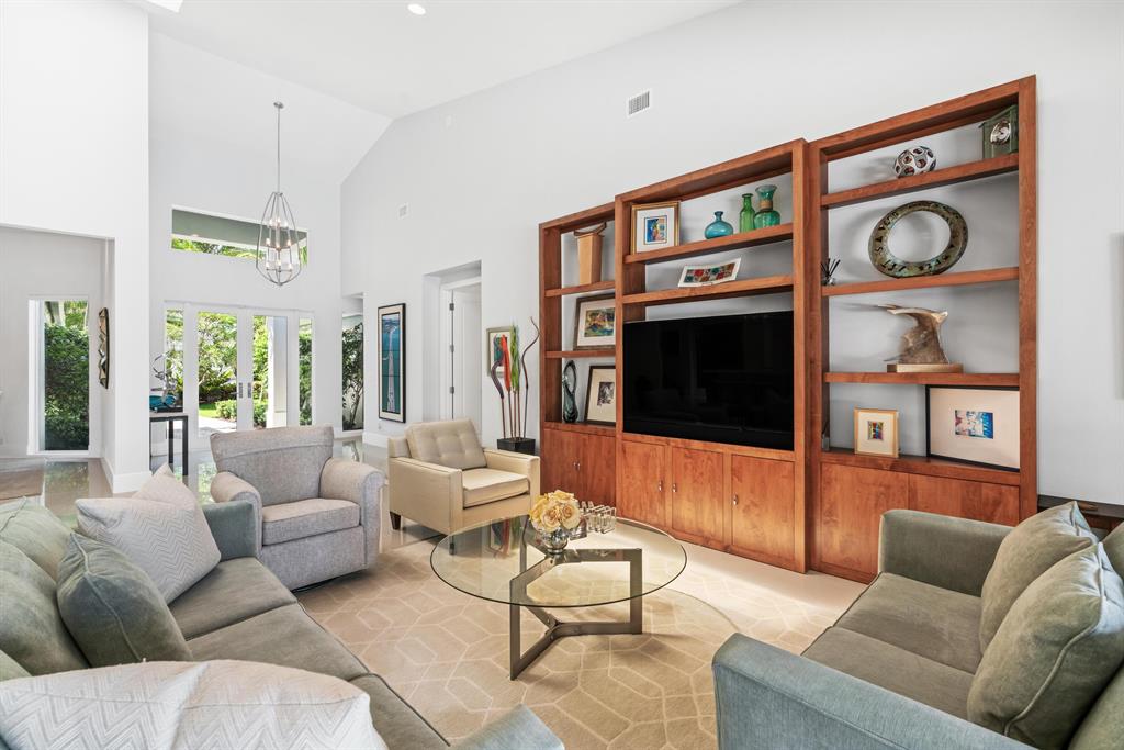 ADMIRALS COVE - Residential