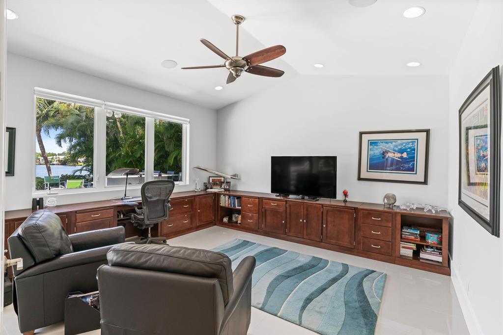 ADMIRALS COVE - Residential