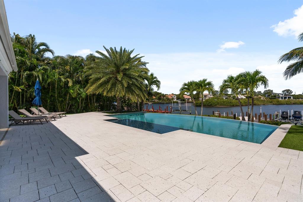 ADMIRALS COVE - Residential