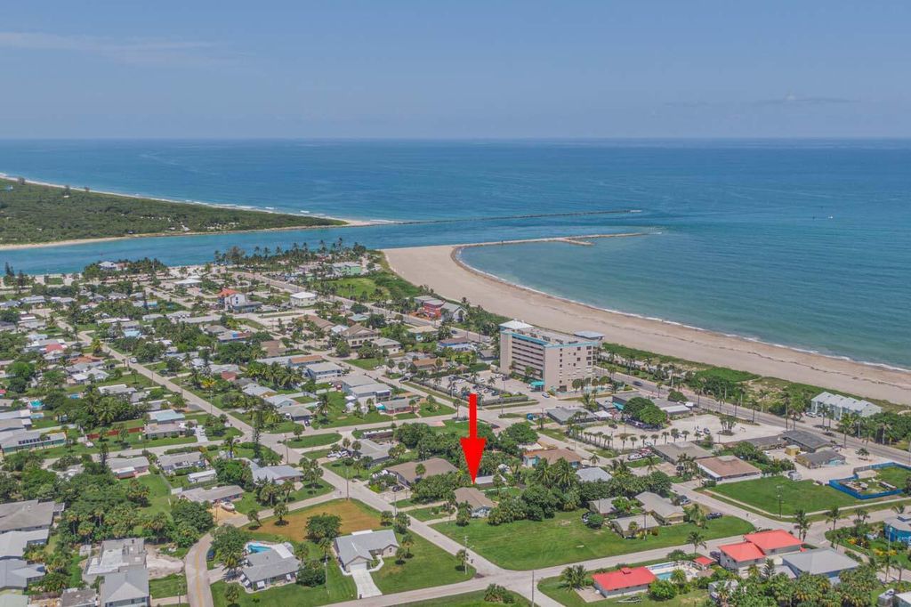 Photo of 462 Granada Street, Fort Pierce, FL 34949 (MLS # R11041562)