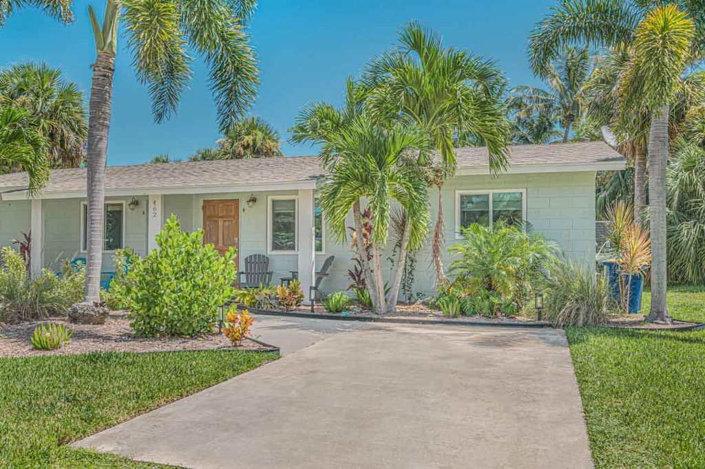 Photo of 462 Granada Street, Fort Pierce, FL 34949 (MLS # R11041562)