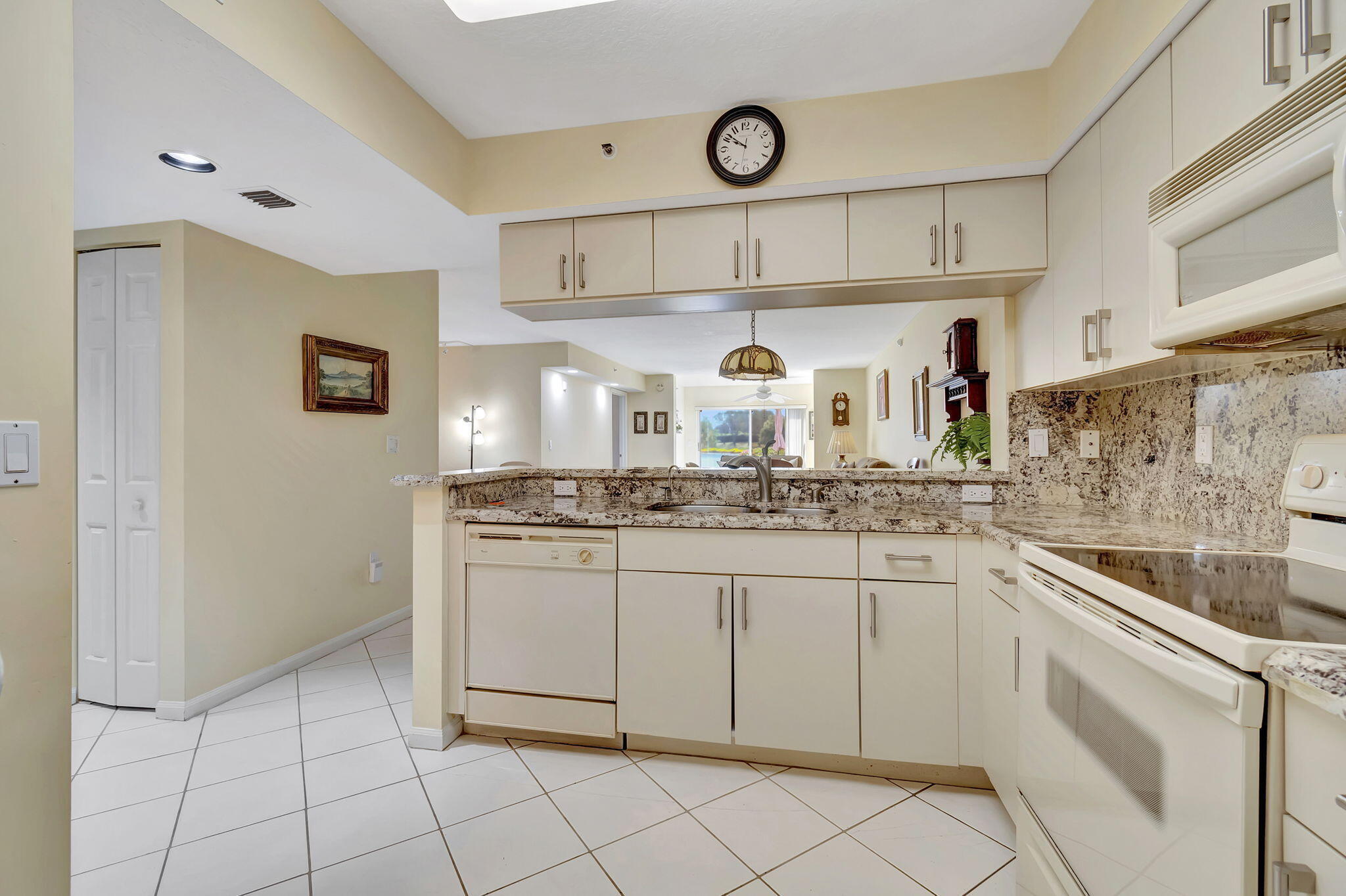 CORAL LAKES - Residential