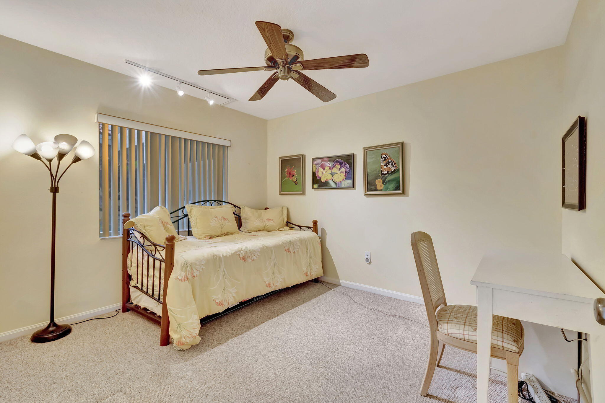 CORAL LAKES - Residential