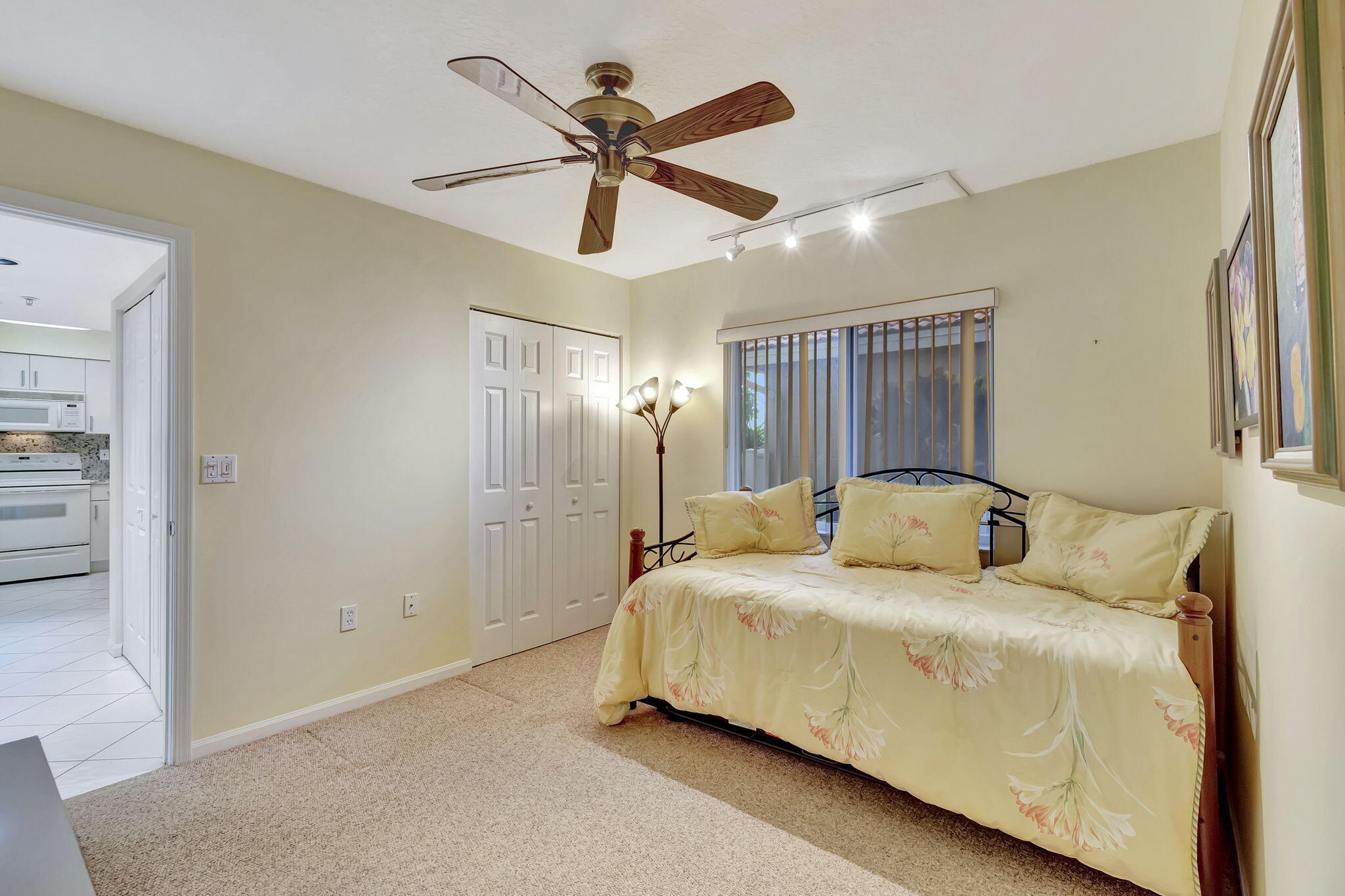 CORAL LAKES - Residential