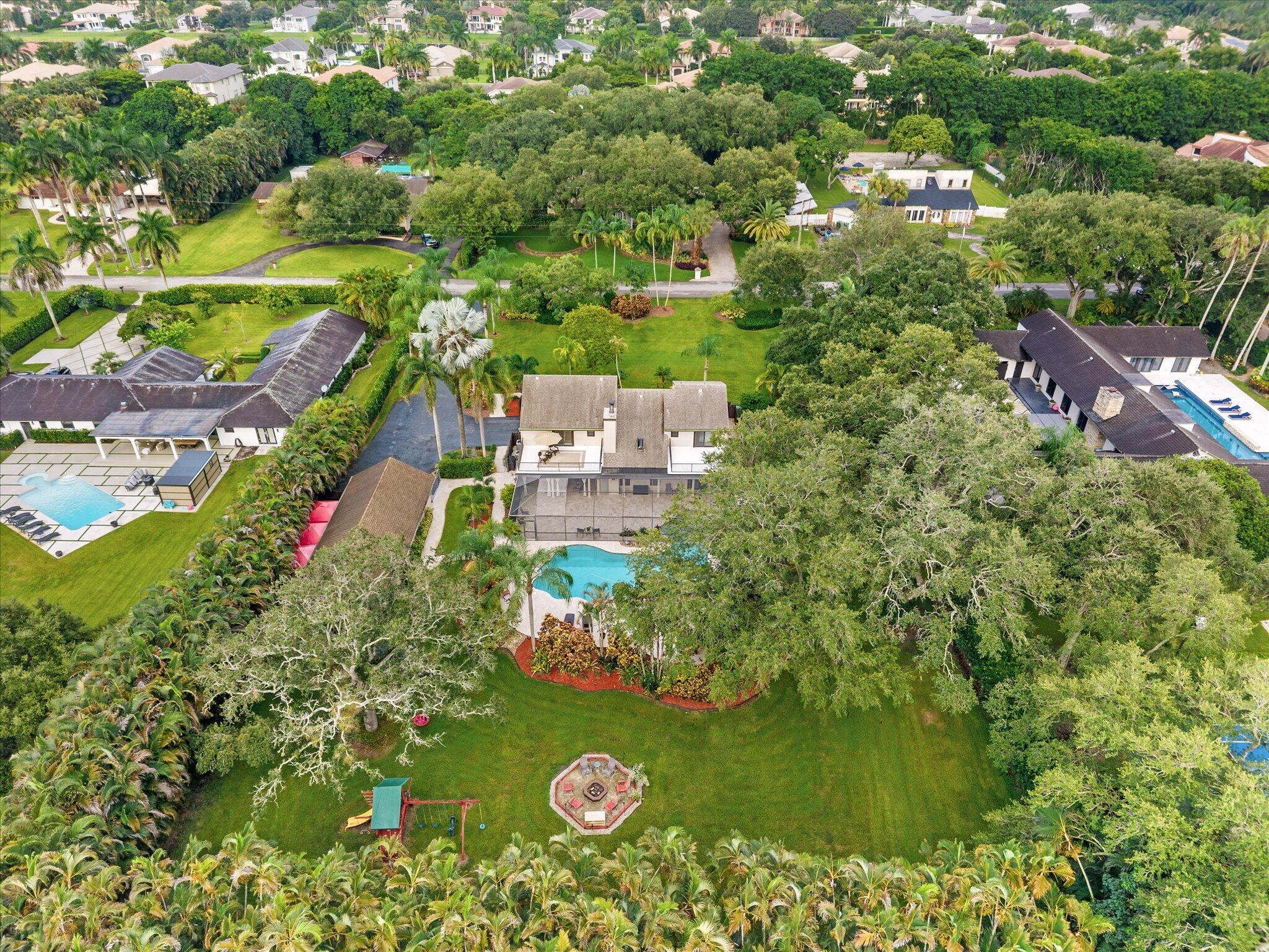 3551 SW 116th Avenue, Davie, FL, 33330/$1,920,000 3 3551 SW 116th Avenue