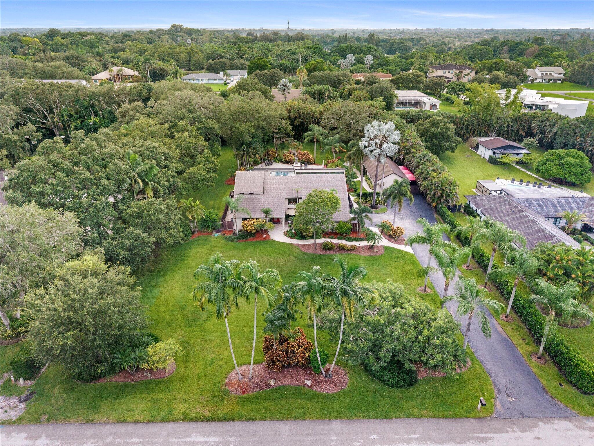 3551 SW 116th Avenue, Davie, FL, 33330/$1,920,000 4 3551 SW 116th Avenue