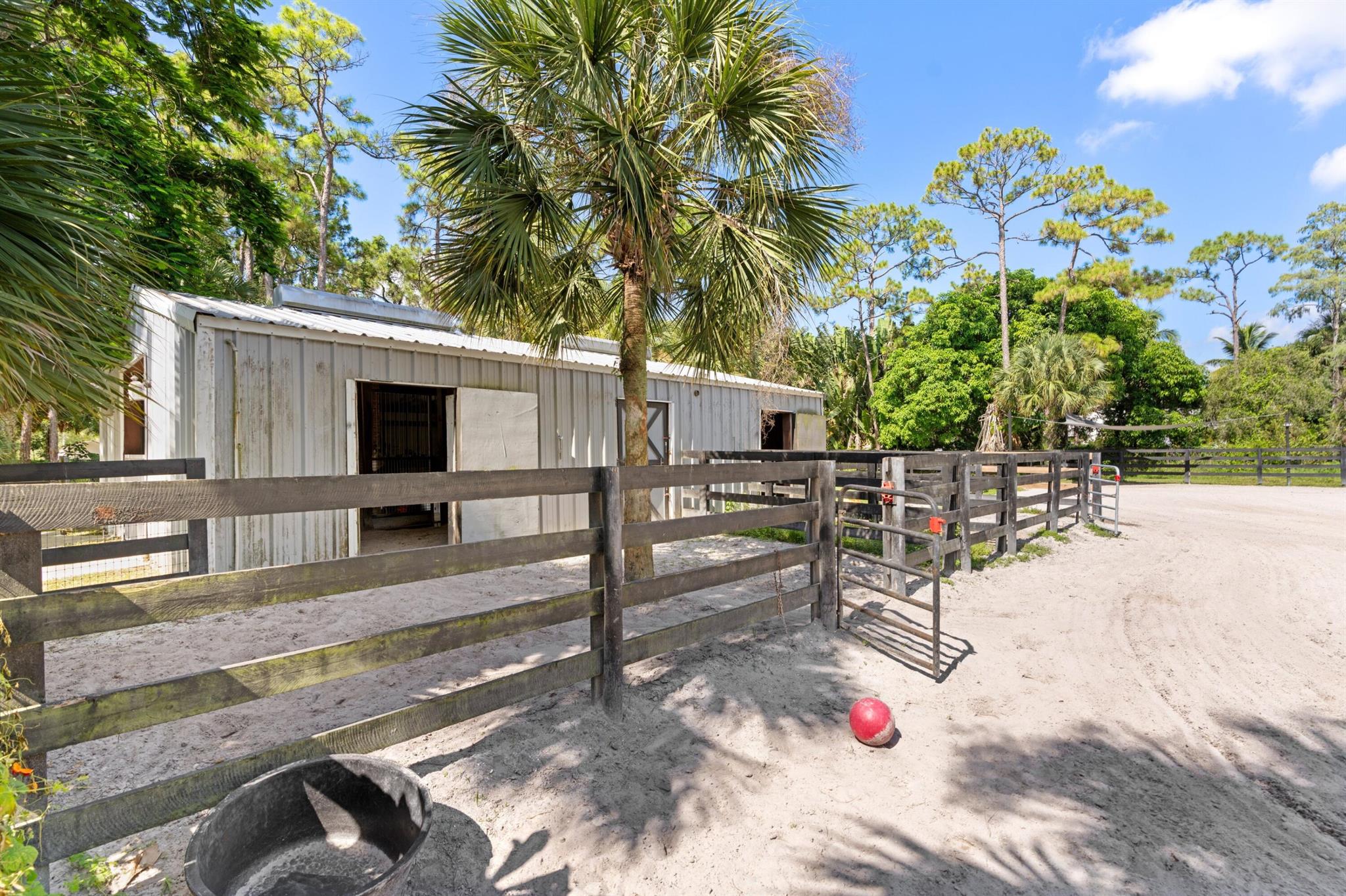 LOXAHATCHEE GROVES - Residential