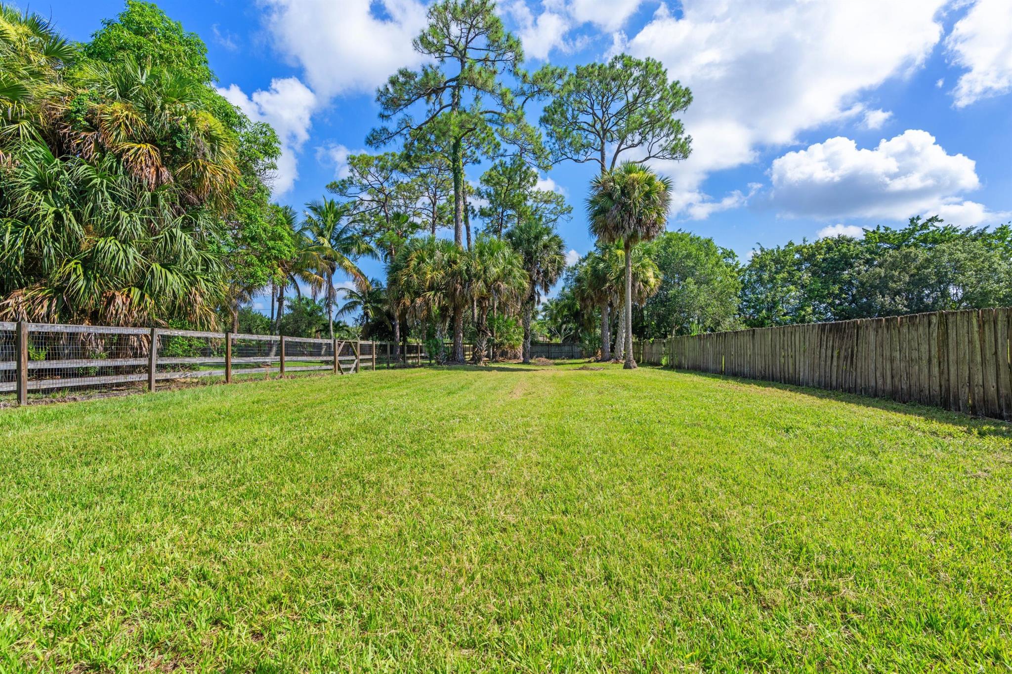 LOXAHATCHEE GROVES - Residential