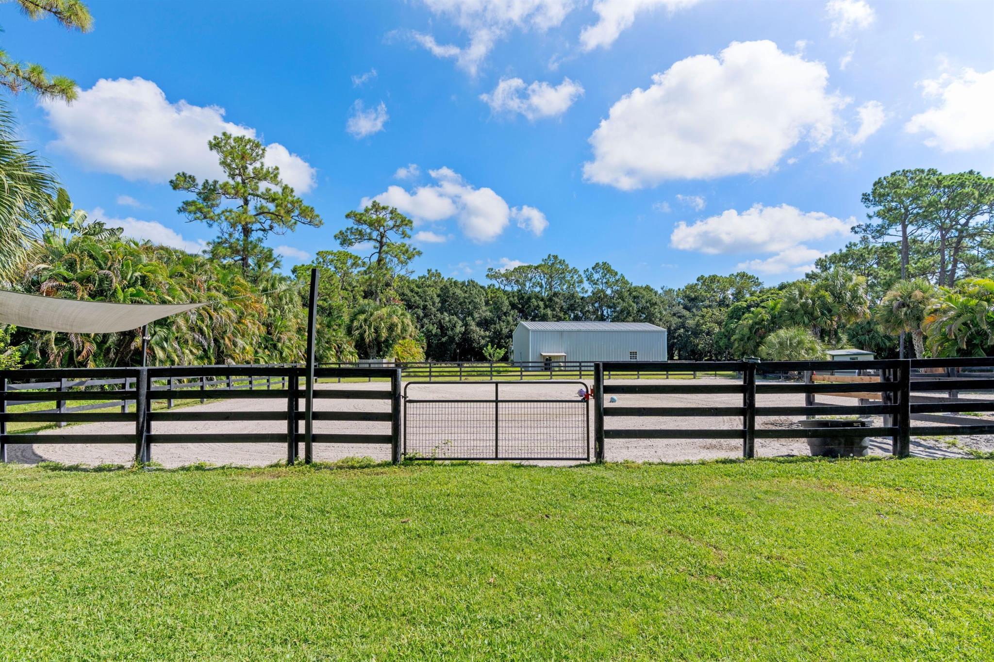 LOXAHATCHEE GROVES - Residential