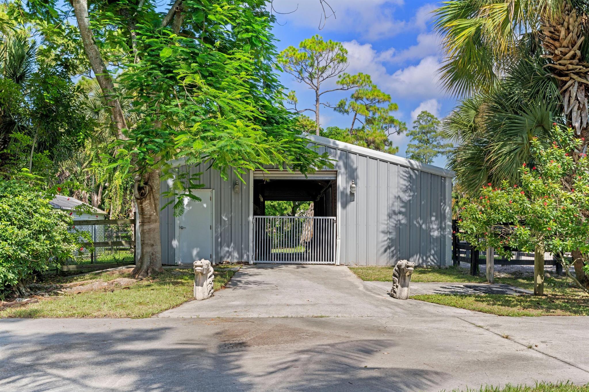 LOXAHATCHEE GROVES - Residential
