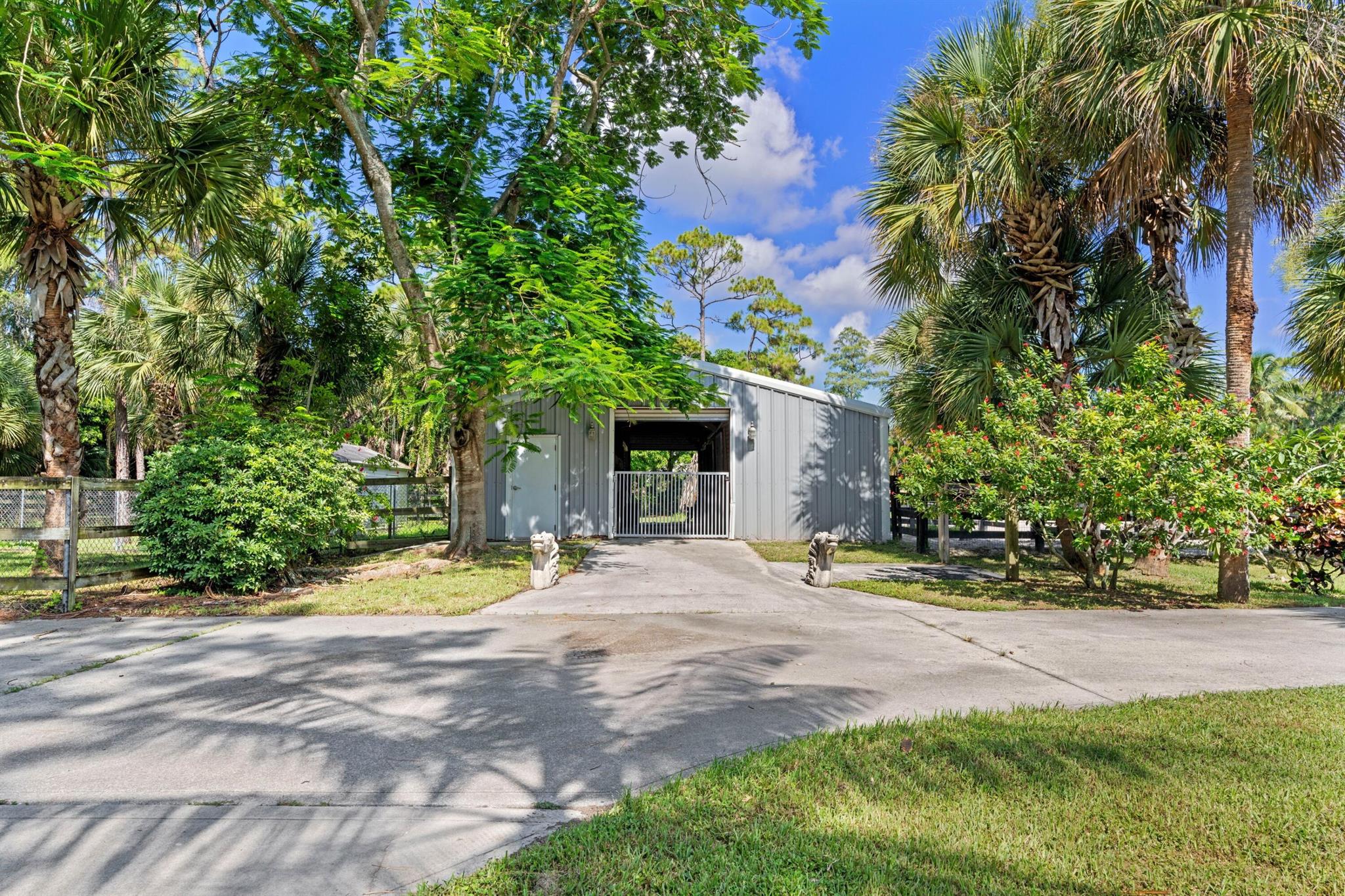 LOXAHATCHEE GROVES - Residential